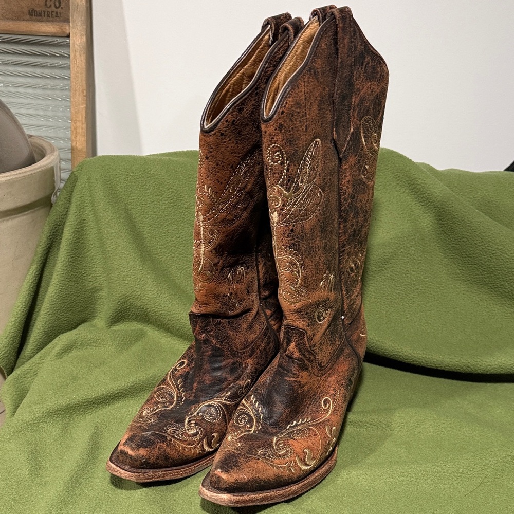 Circle G Tan Leather Distressed Cowboy Boots